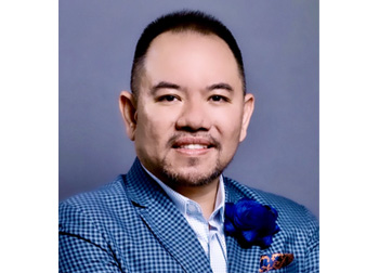 Ông Christian Marcos (Ian)